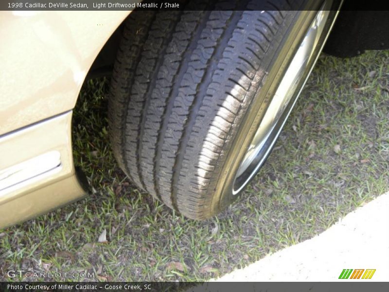 Light Driftwood Metallic / Shale 1998 Cadillac DeVille Sedan