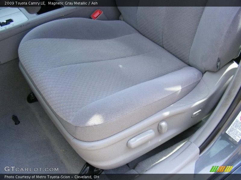 Magnetic Gray Metallic / Ash 2009 Toyota Camry LE