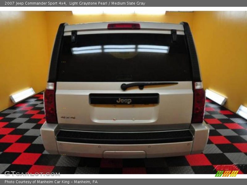 Light Graystone Pearl / Medium Slate Gray 2007 Jeep Commander Sport 4x4