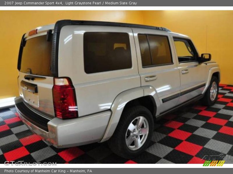 Light Graystone Pearl / Medium Slate Gray 2007 Jeep Commander Sport 4x4