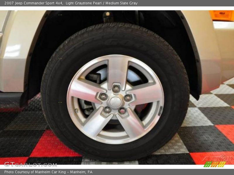 Light Graystone Pearl / Medium Slate Gray 2007 Jeep Commander Sport 4x4