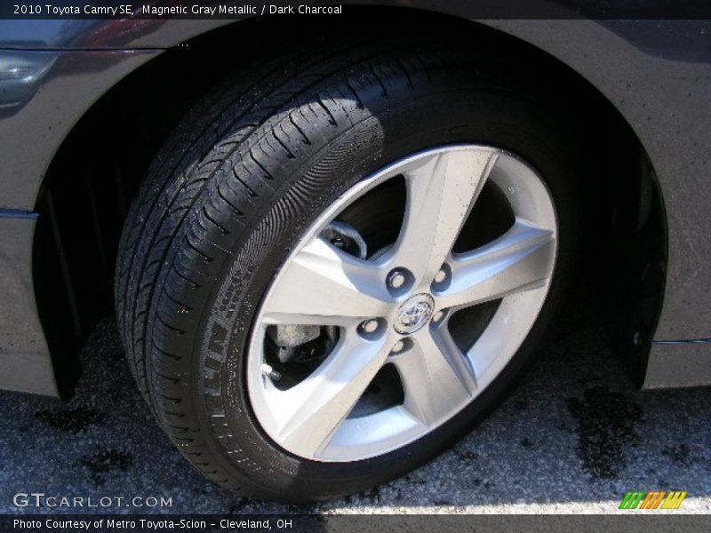 Magnetic Gray Metallic / Dark Charcoal 2010 Toyota Camry SE