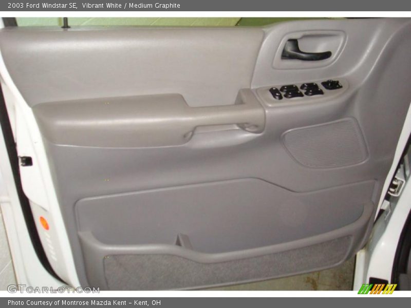 Vibrant White / Medium Graphite 2003 Ford Windstar SE