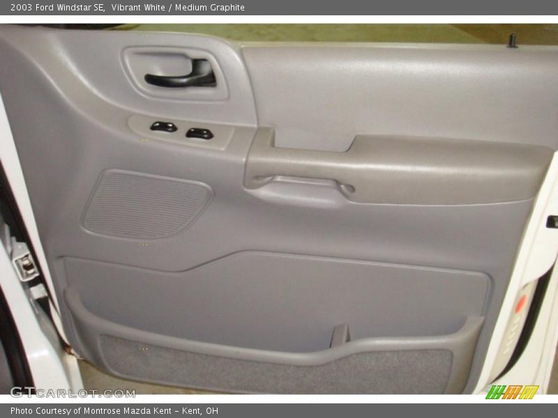 Vibrant White / Medium Graphite 2003 Ford Windstar SE