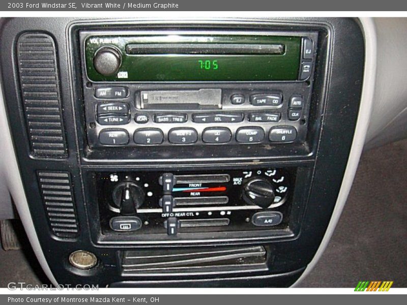 Vibrant White / Medium Graphite 2003 Ford Windstar SE