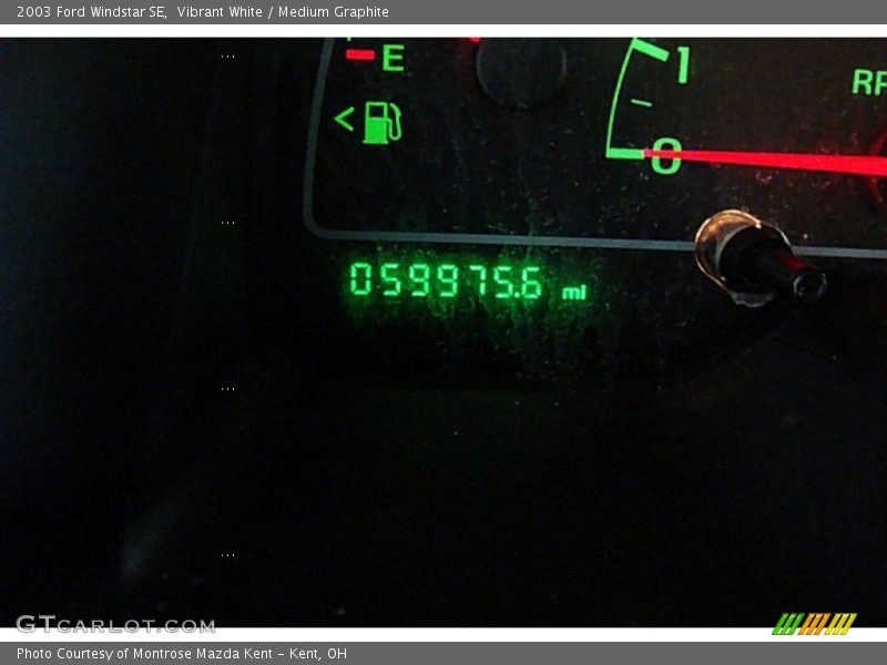 Vibrant White / Medium Graphite 2003 Ford Windstar SE