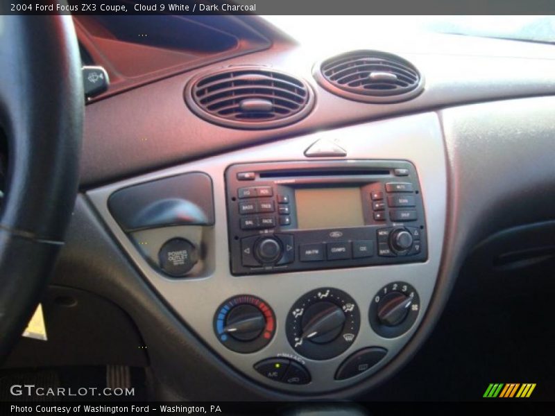 Cloud 9 White / Dark Charcoal 2004 Ford Focus ZX3 Coupe