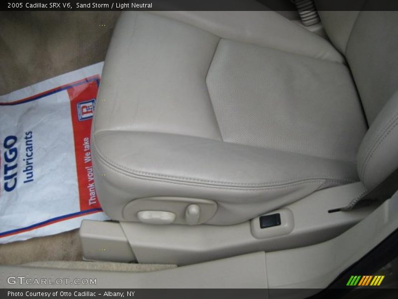 Sand Storm / Light Neutral 2005 Cadillac SRX V6