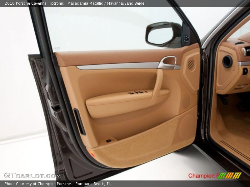 Macadamia Metallic / Havanna/Sand Beige 2010 Porsche Cayenne Tiptronic