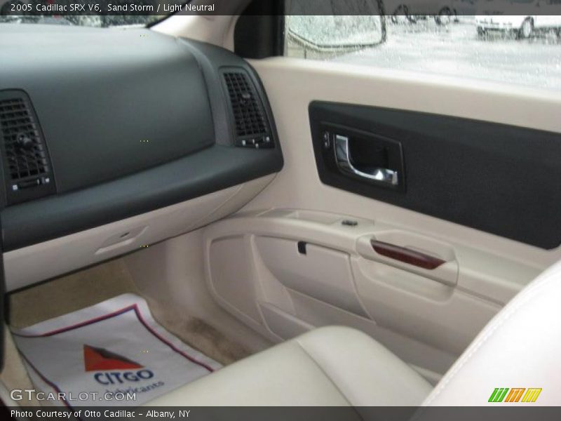 Sand Storm / Light Neutral 2005 Cadillac SRX V6
