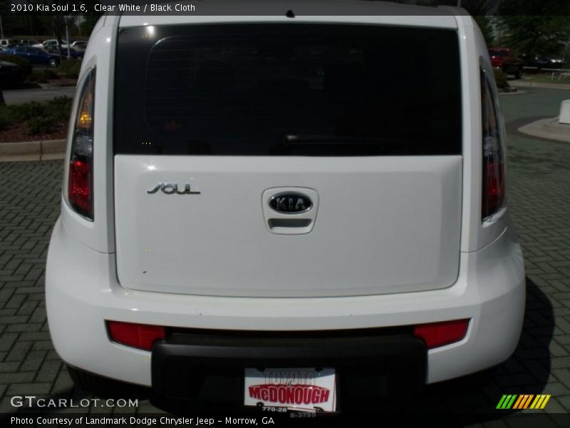 Clear White / Black Cloth 2010 Kia Soul 1.6