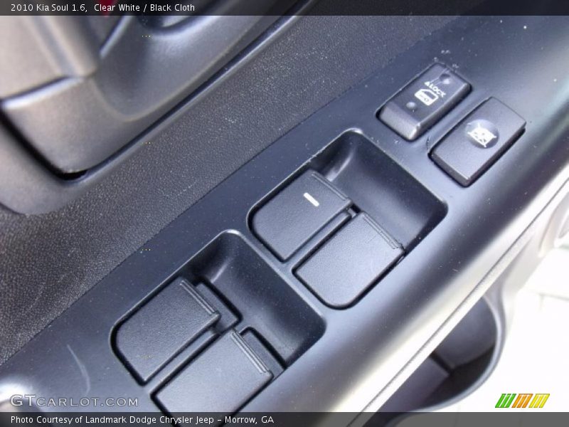 Clear White / Black Cloth 2010 Kia Soul 1.6