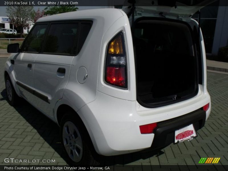 Clear White / Black Cloth 2010 Kia Soul 1.6