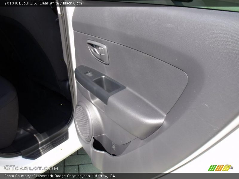 Clear White / Black Cloth 2010 Kia Soul 1.6