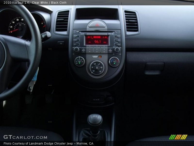Clear White / Black Cloth 2010 Kia Soul 1.6
