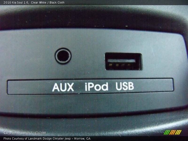 Clear White / Black Cloth 2010 Kia Soul 1.6