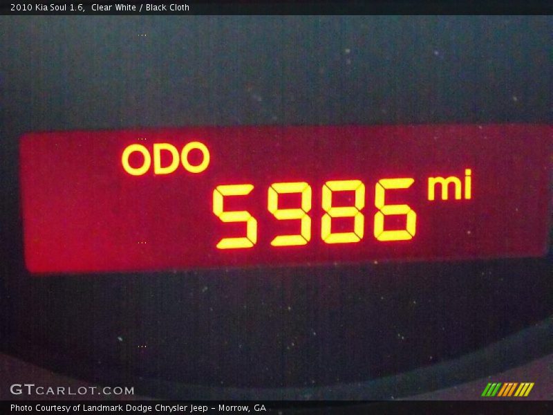 Clear White / Black Cloth 2010 Kia Soul 1.6