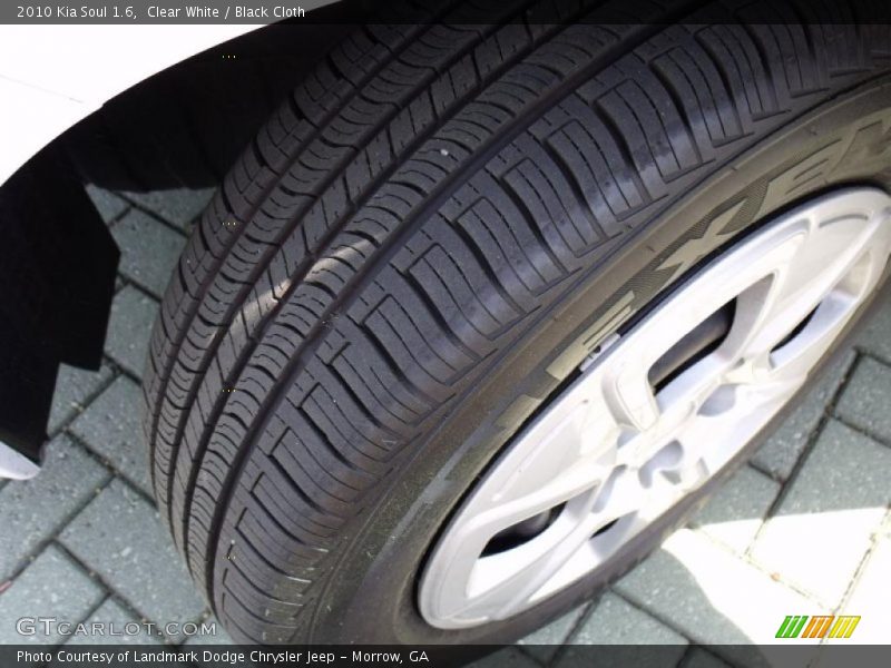 Clear White / Black Cloth 2010 Kia Soul 1.6