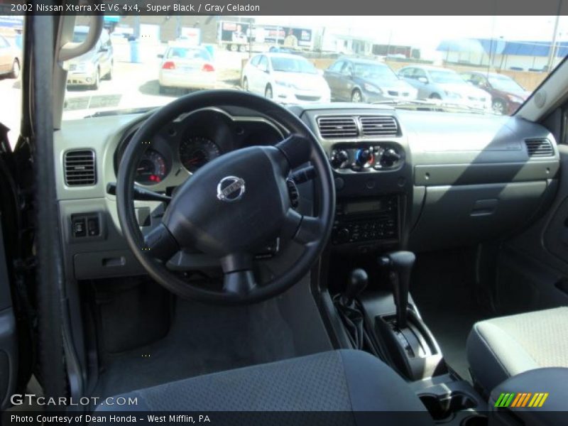 Super Black / Gray Celadon 2002 Nissan Xterra XE V6 4x4