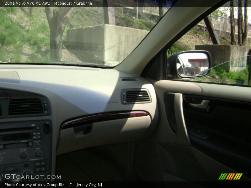 Moondust / Graphite 2001 Volvo V70 XC AWD
