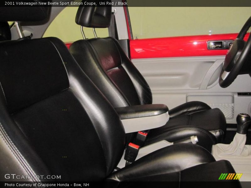 Uni Red / Black 2001 Volkswagen New Beetle Sport Edition Coupe