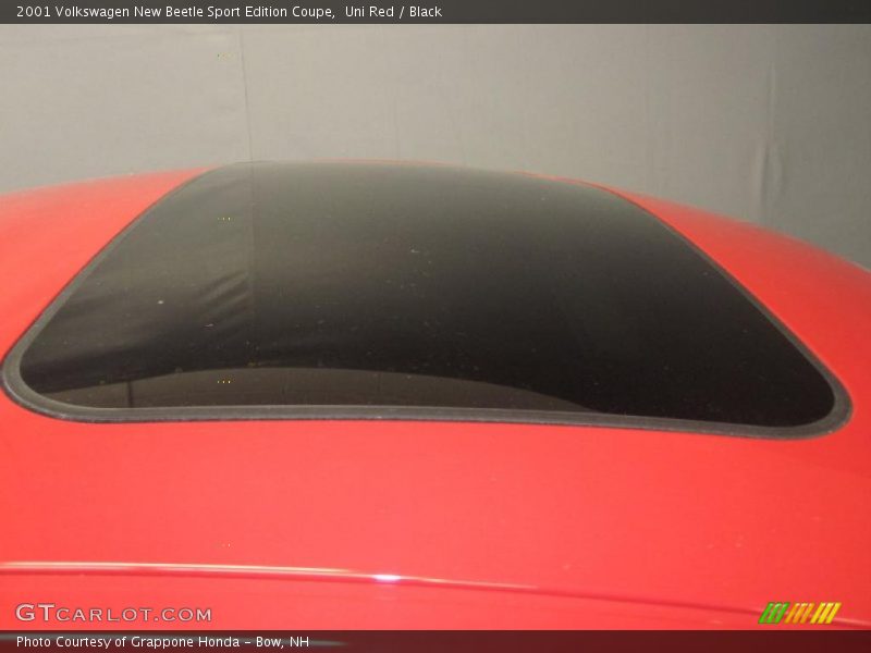 Uni Red / Black 2001 Volkswagen New Beetle Sport Edition Coupe