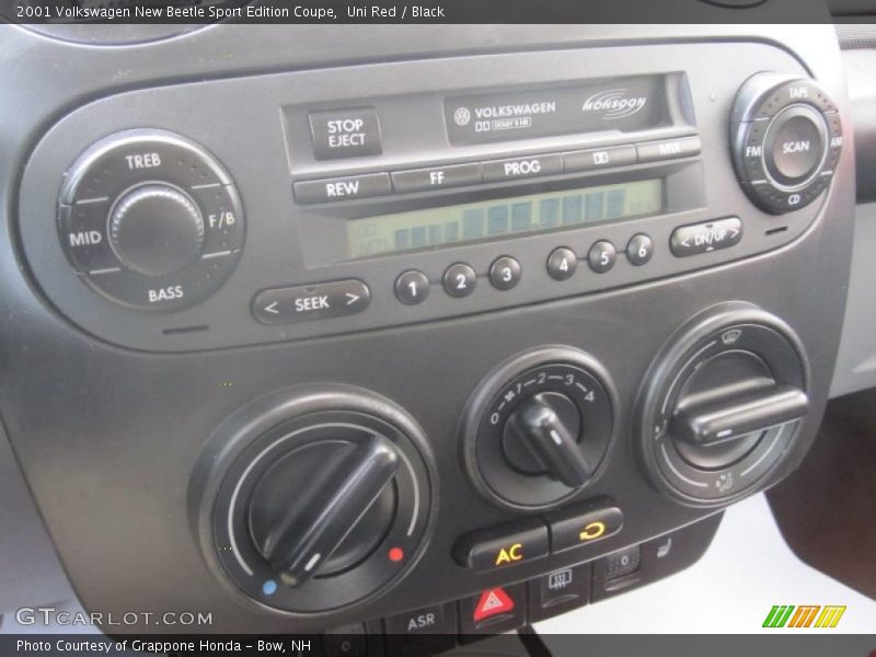 Uni Red / Black 2001 Volkswagen New Beetle Sport Edition Coupe