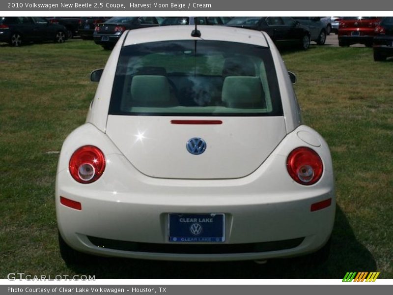 Harvest Moon Beige / Cream 2010 Volkswagen New Beetle 2.5 Coupe