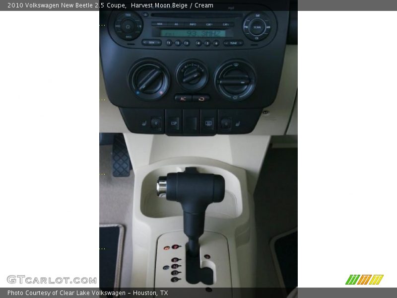 Harvest Moon Beige / Cream 2010 Volkswagen New Beetle 2.5 Coupe