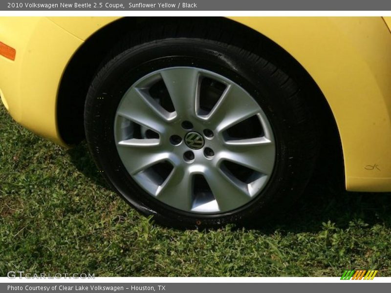 Sunflower Yellow / Black 2010 Volkswagen New Beetle 2.5 Coupe