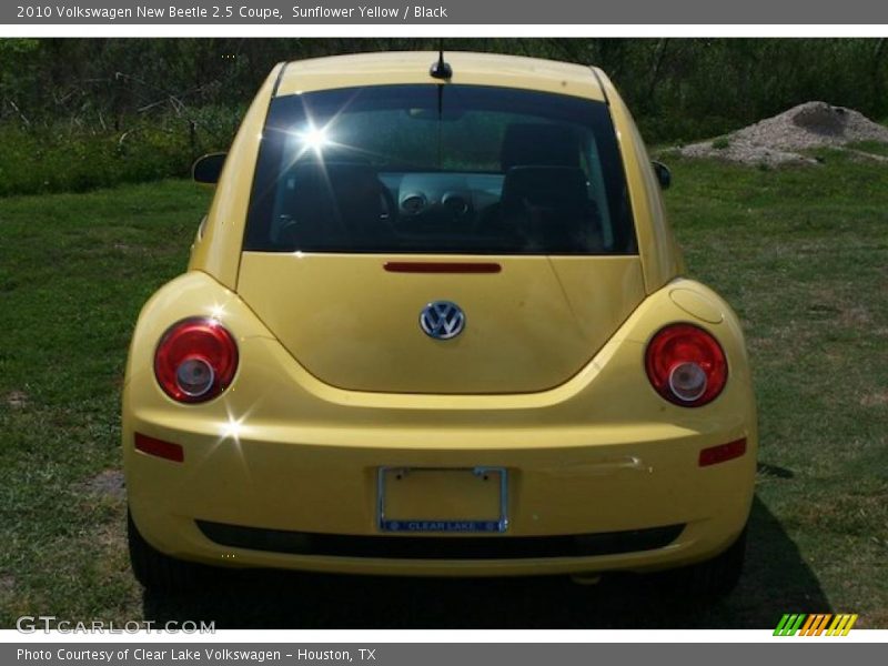 Sunflower Yellow / Black 2010 Volkswagen New Beetle 2.5 Coupe