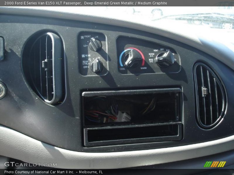 Deep Emerald Green Metallic / Medium Graphite 2000 Ford E Series Van E150 XLT Passenger