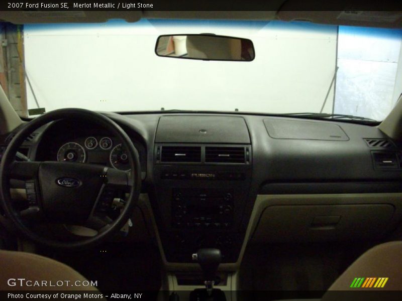 Merlot Metallic / Light Stone 2007 Ford Fusion SE