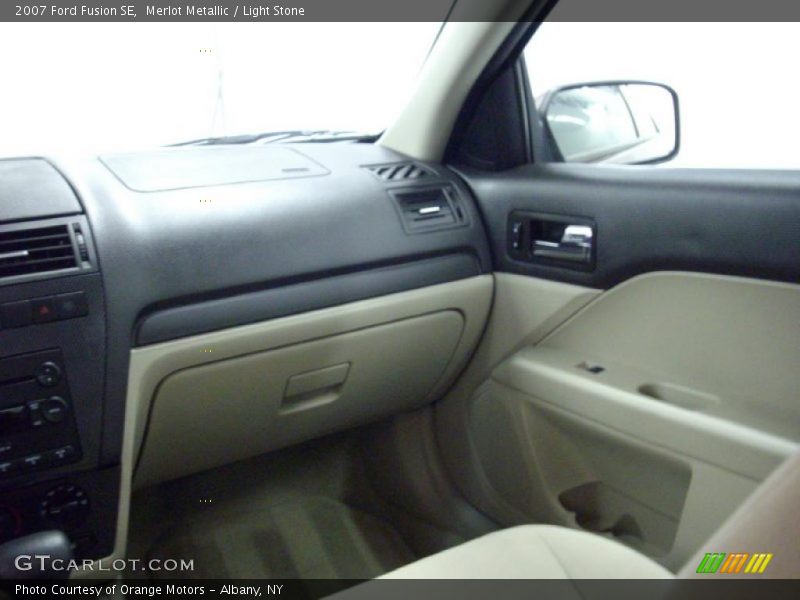 Merlot Metallic / Light Stone 2007 Ford Fusion SE