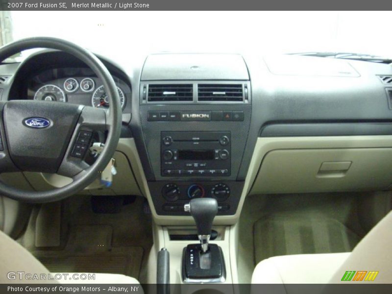 Merlot Metallic / Light Stone 2007 Ford Fusion SE