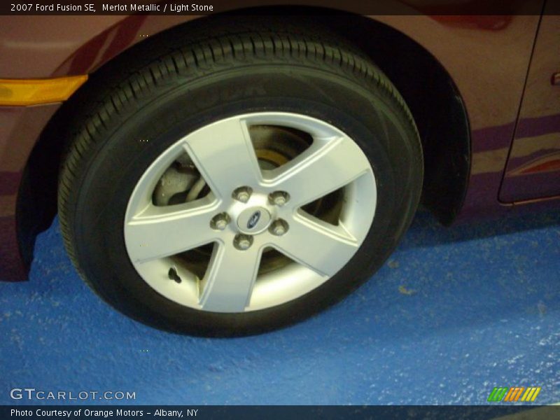 Merlot Metallic / Light Stone 2007 Ford Fusion SE