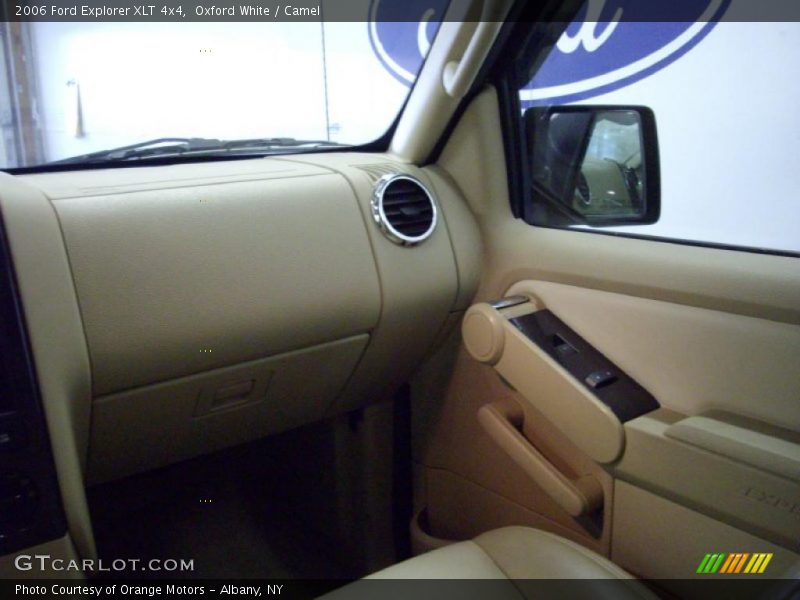 Oxford White / Camel 2006 Ford Explorer XLT 4x4