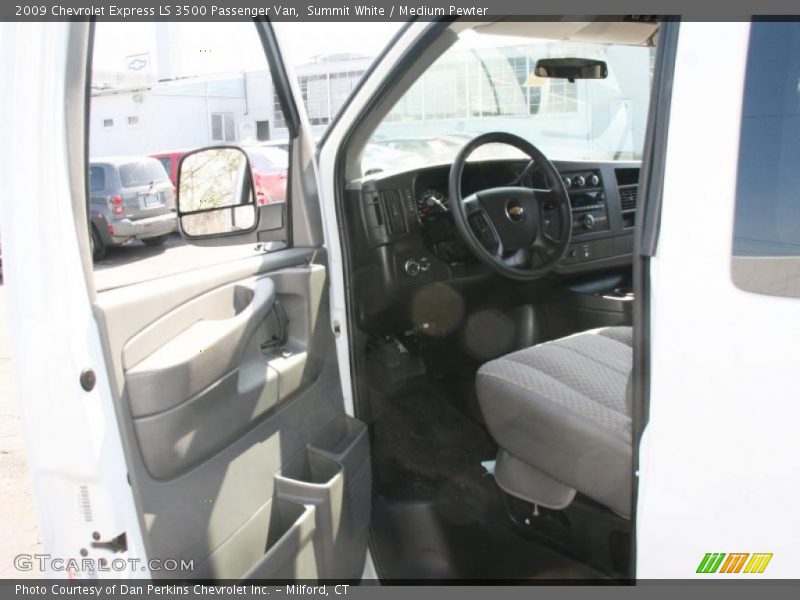 Summit White / Medium Pewter 2009 Chevrolet Express LS 3500 Passenger Van