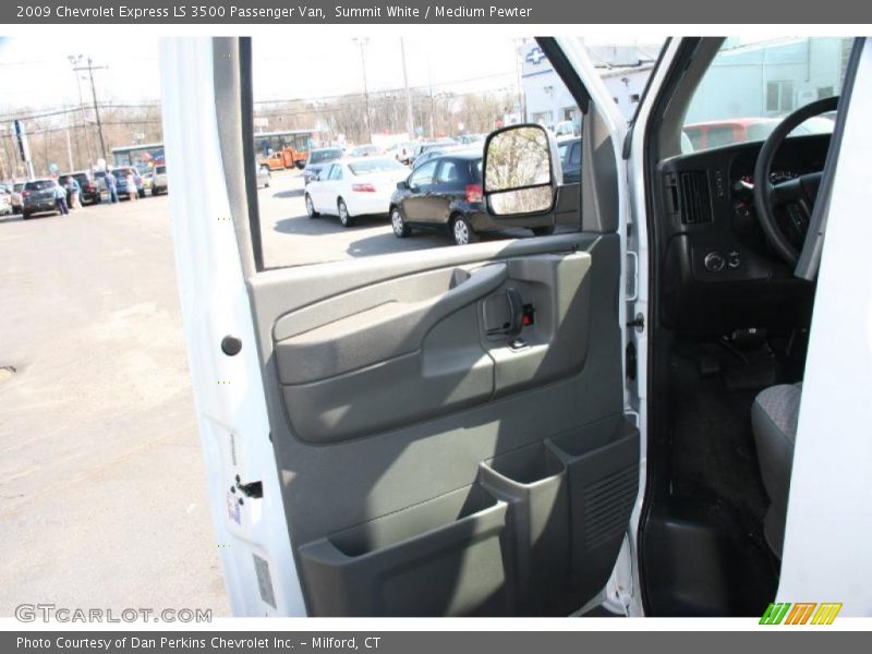 Summit White / Medium Pewter 2009 Chevrolet Express LS 3500 Passenger Van
