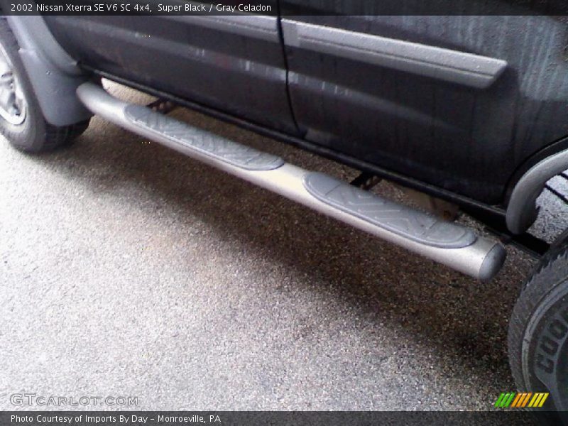 Super Black / Gray Celadon 2002 Nissan Xterra SE V6 SC 4x4