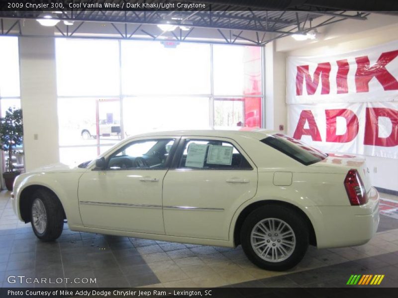 Cool Vanilla White / Dark Khaki/Light Graystone 2009 Chrysler 300