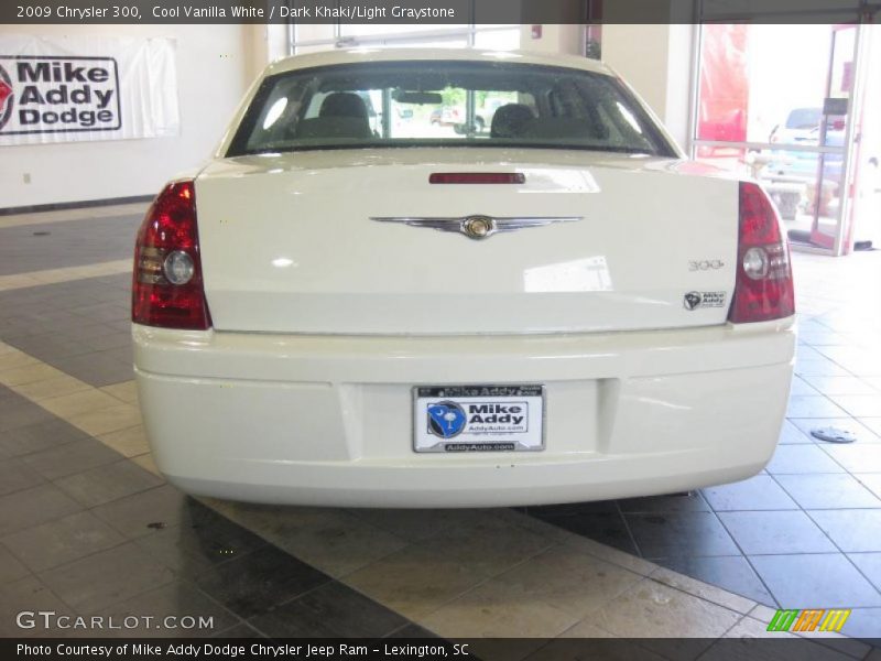 Cool Vanilla White / Dark Khaki/Light Graystone 2009 Chrysler 300