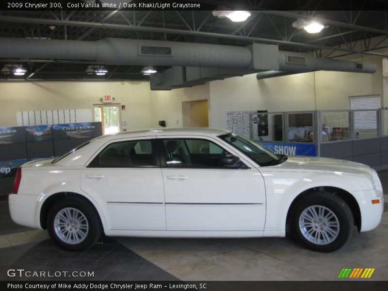 Cool Vanilla White / Dark Khaki/Light Graystone 2009 Chrysler 300