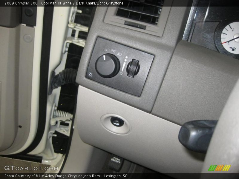 Cool Vanilla White / Dark Khaki/Light Graystone 2009 Chrysler 300