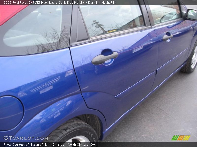 Sonic Blue Metallic / Dark Flint/Light Flint 2005 Ford Focus ZX5 SES Hatchback