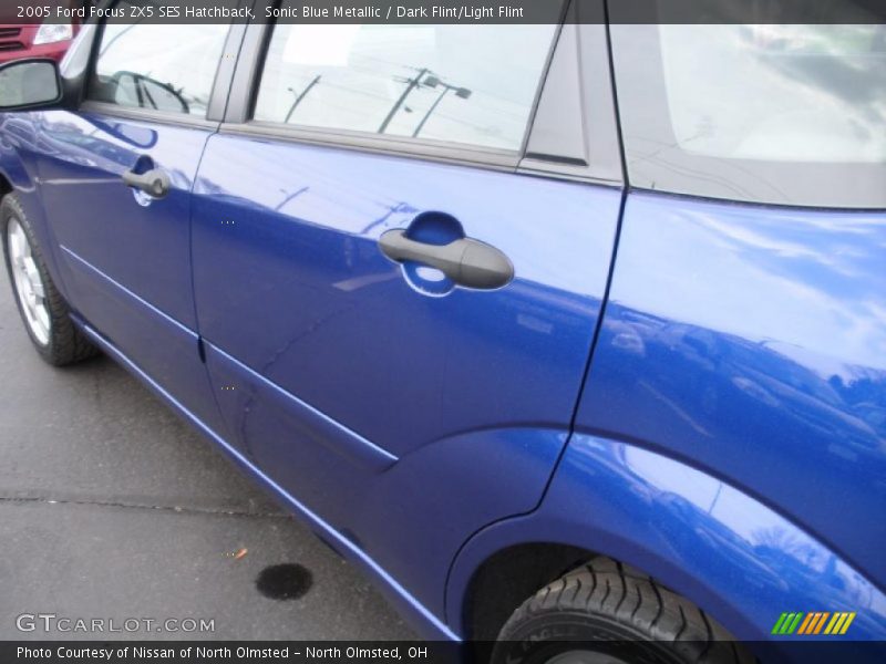 Sonic Blue Metallic / Dark Flint/Light Flint 2005 Ford Focus ZX5 SES Hatchback