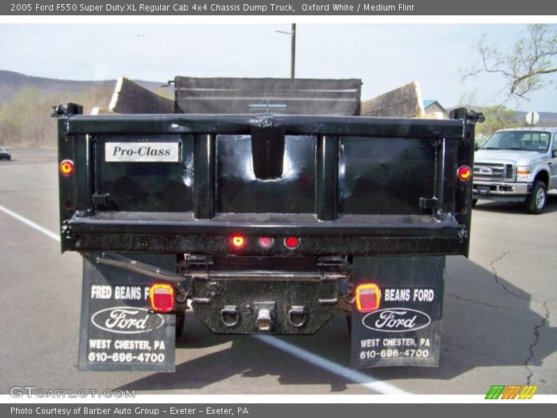 Oxford White / Medium Flint 2005 Ford F550 Super Duty XL Regular Cab 4x4 Chassis Dump Truck