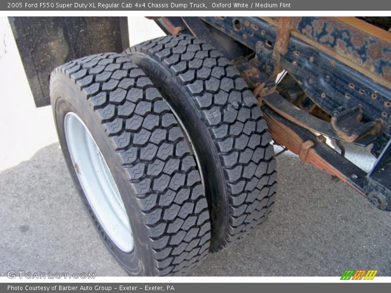 Oxford White / Medium Flint 2005 Ford F550 Super Duty XL Regular Cab 4x4 Chassis Dump Truck