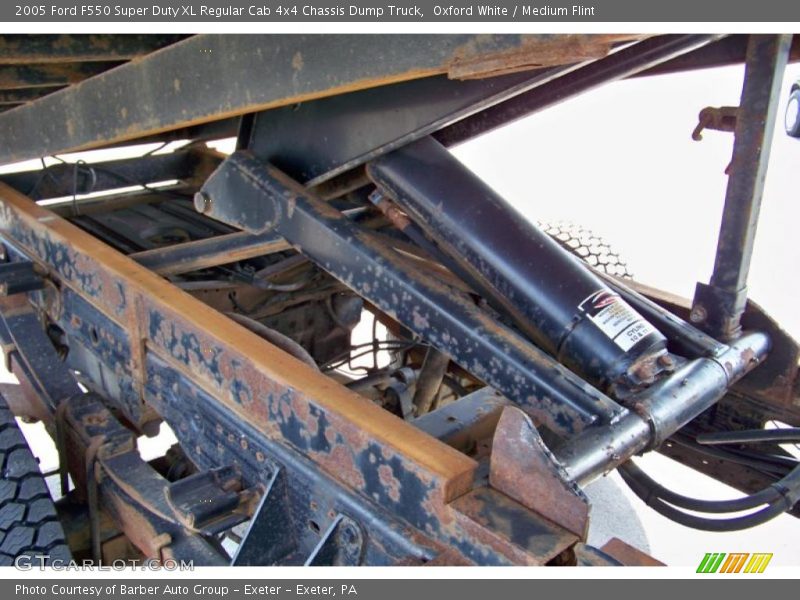 Oxford White / Medium Flint 2005 Ford F550 Super Duty XL Regular Cab 4x4 Chassis Dump Truck