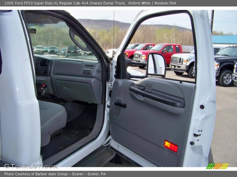 Oxford White / Medium Flint 2005 Ford F550 Super Duty XL Regular Cab 4x4 Chassis Dump Truck
